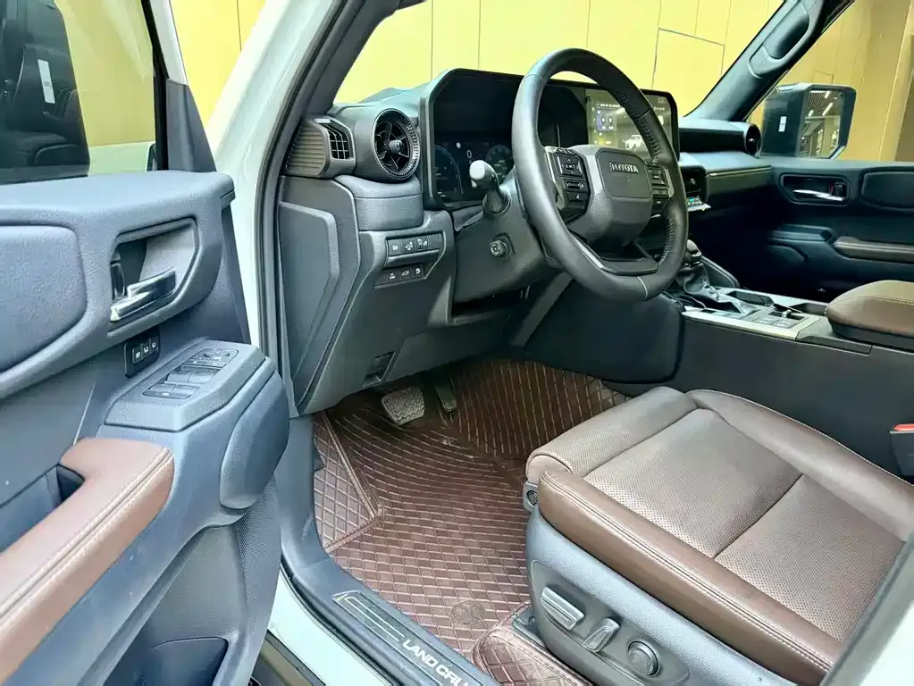 Toyota Prado — фото 8