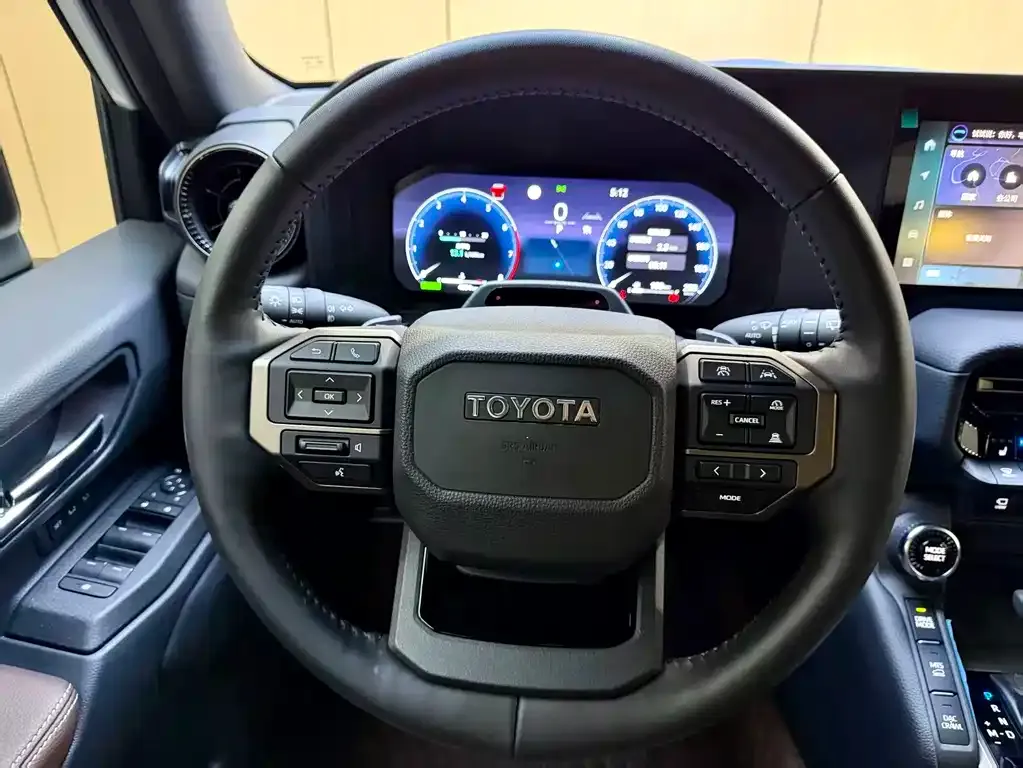 Toyota Prado — фото 9