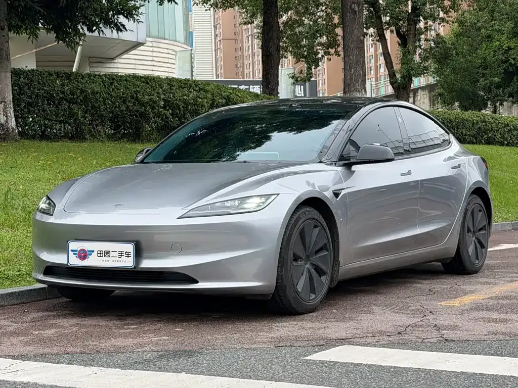 Tesla Model 3 — фото 1