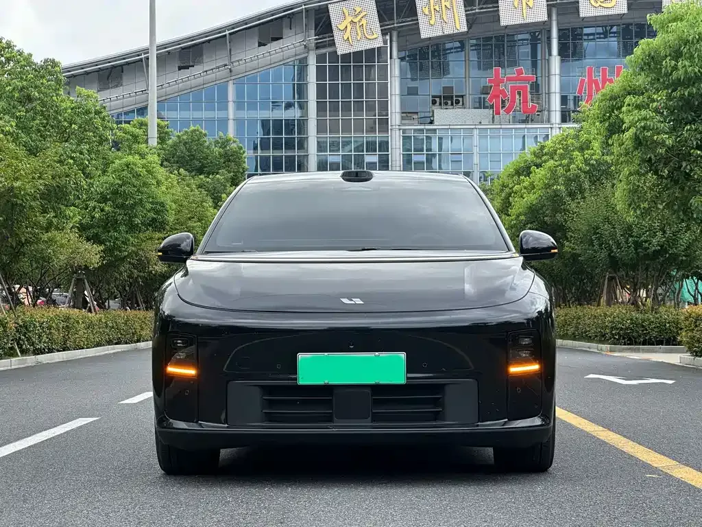 Li Auto Li i6 — фото 1