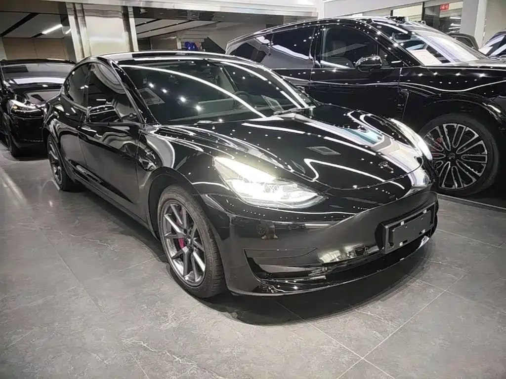 Tesla Model 3 — фото 5
