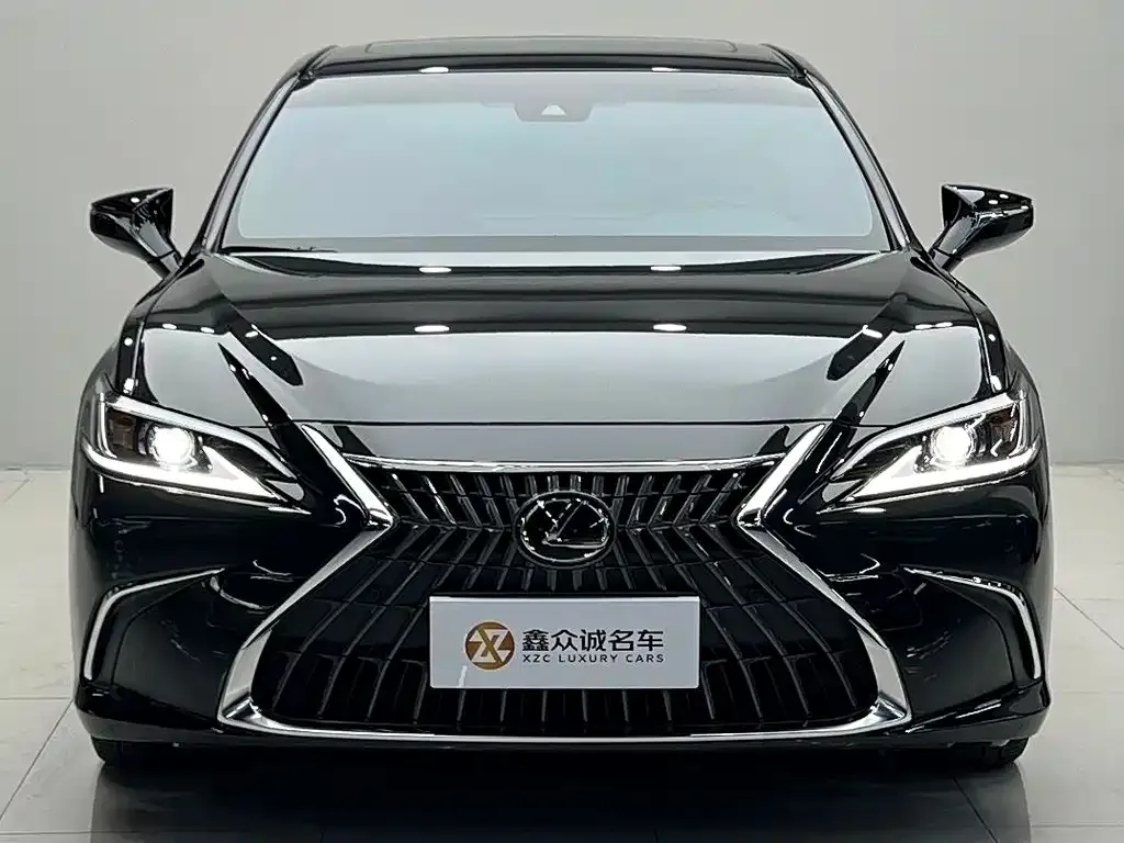 Lexus ES — фото 1
