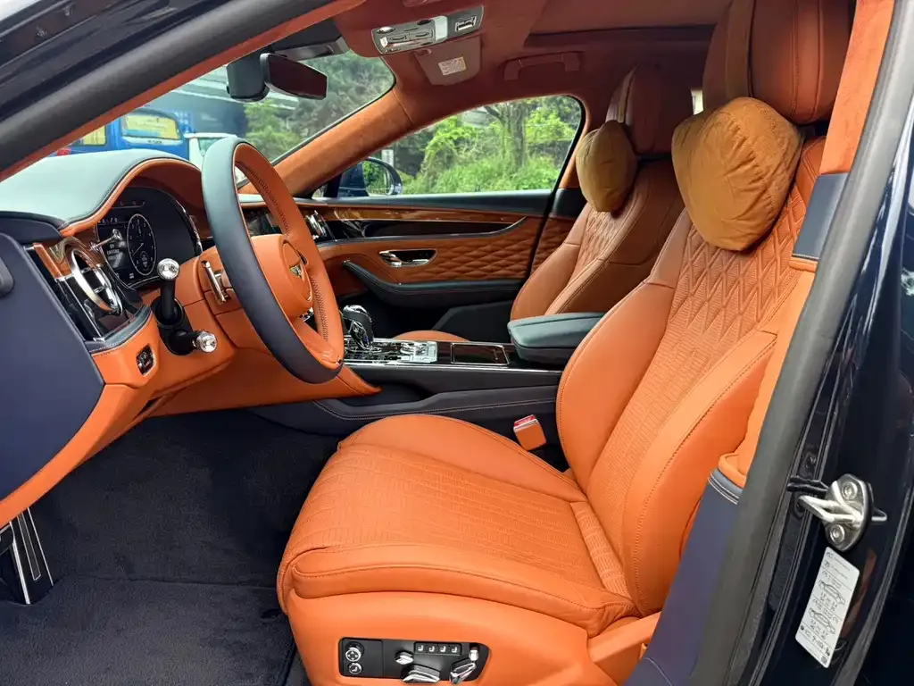 Bentley Flying Spur — фото 2