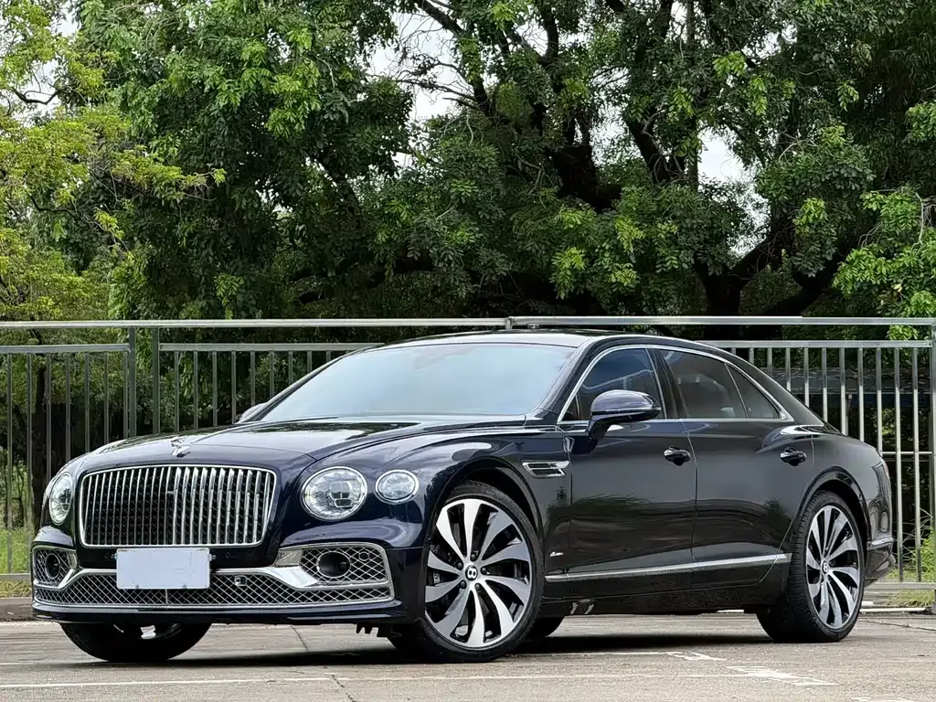 Bentley Flying Spur — фото 10