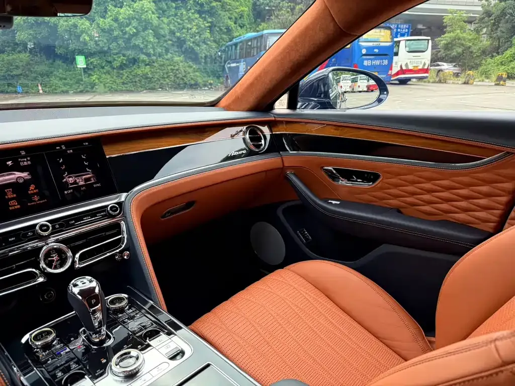 Bentley Flying Spur — фото 3