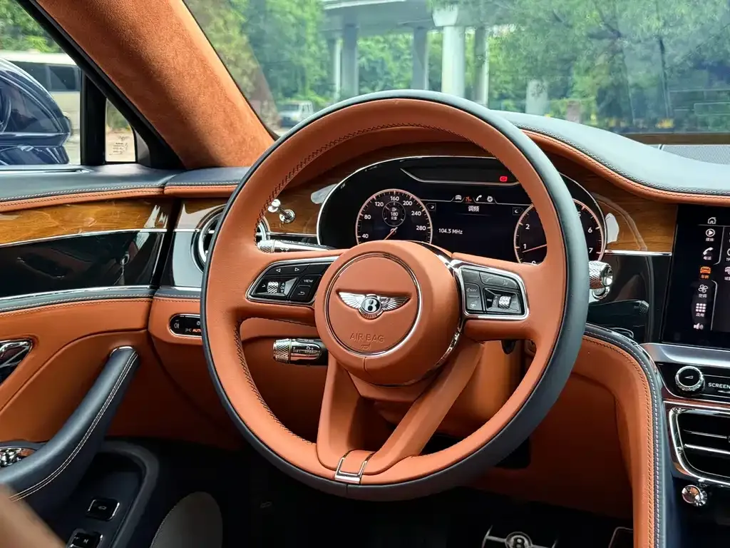 Bentley Flying Spur — фото 9