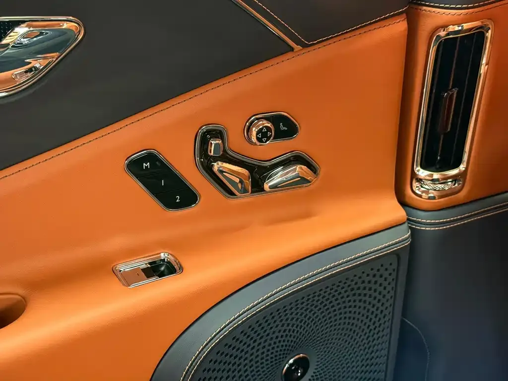 Bentley Flying Spur — фото 6