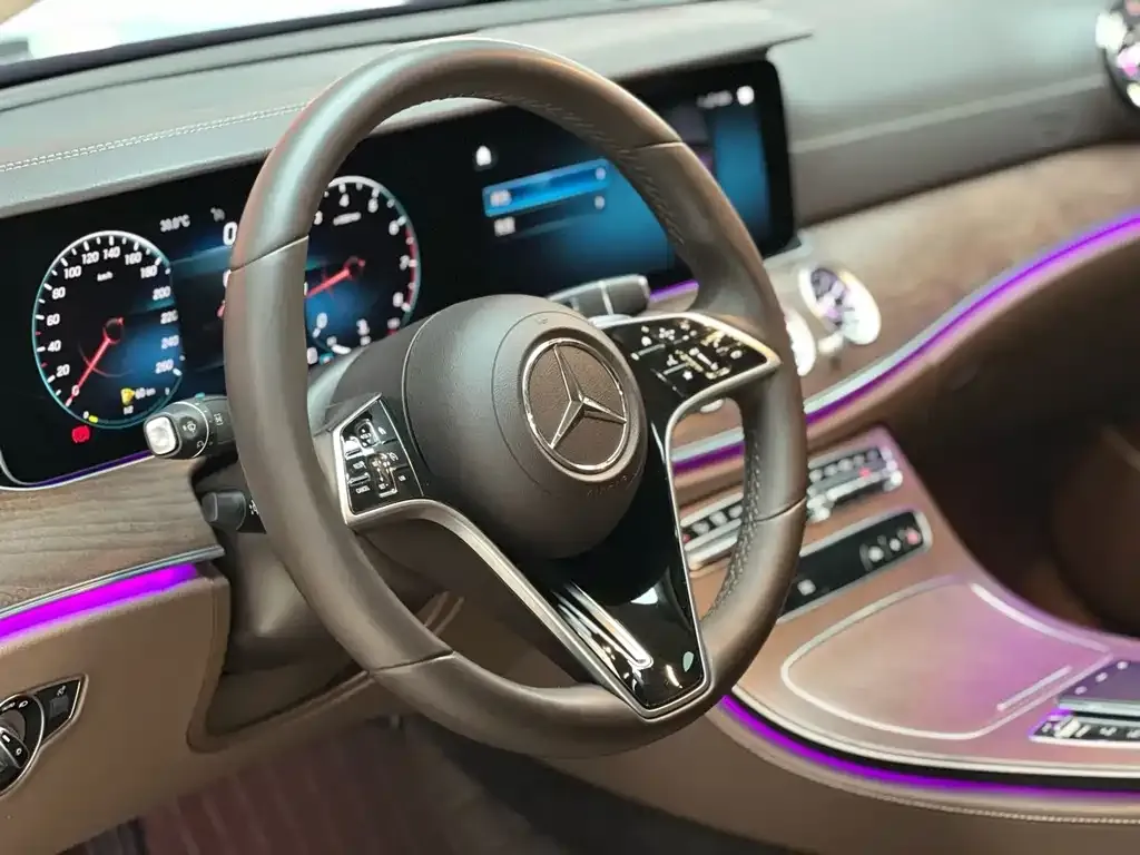 Mercedes-Benz E-Class — фото 6