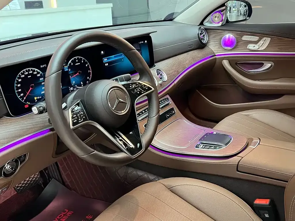 Mercedes-Benz E-Class — фото 10