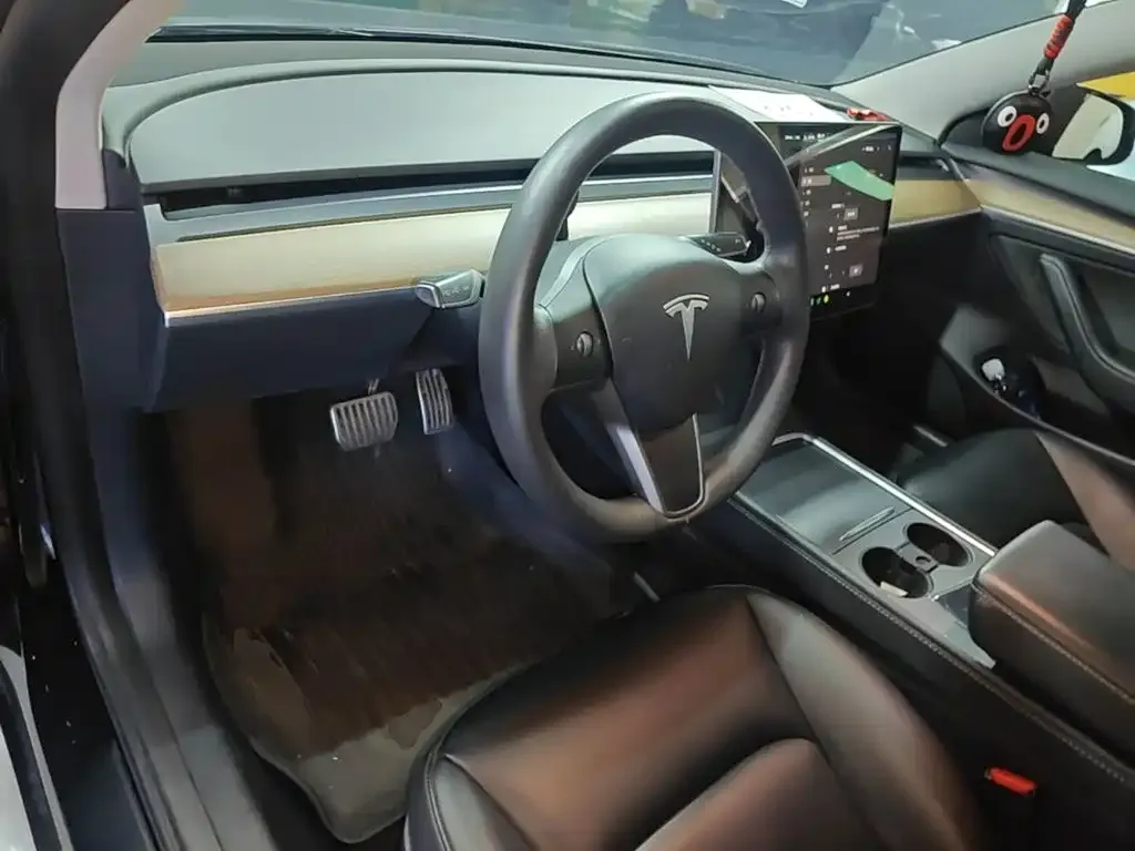 Tesla Model 3 — фото 9