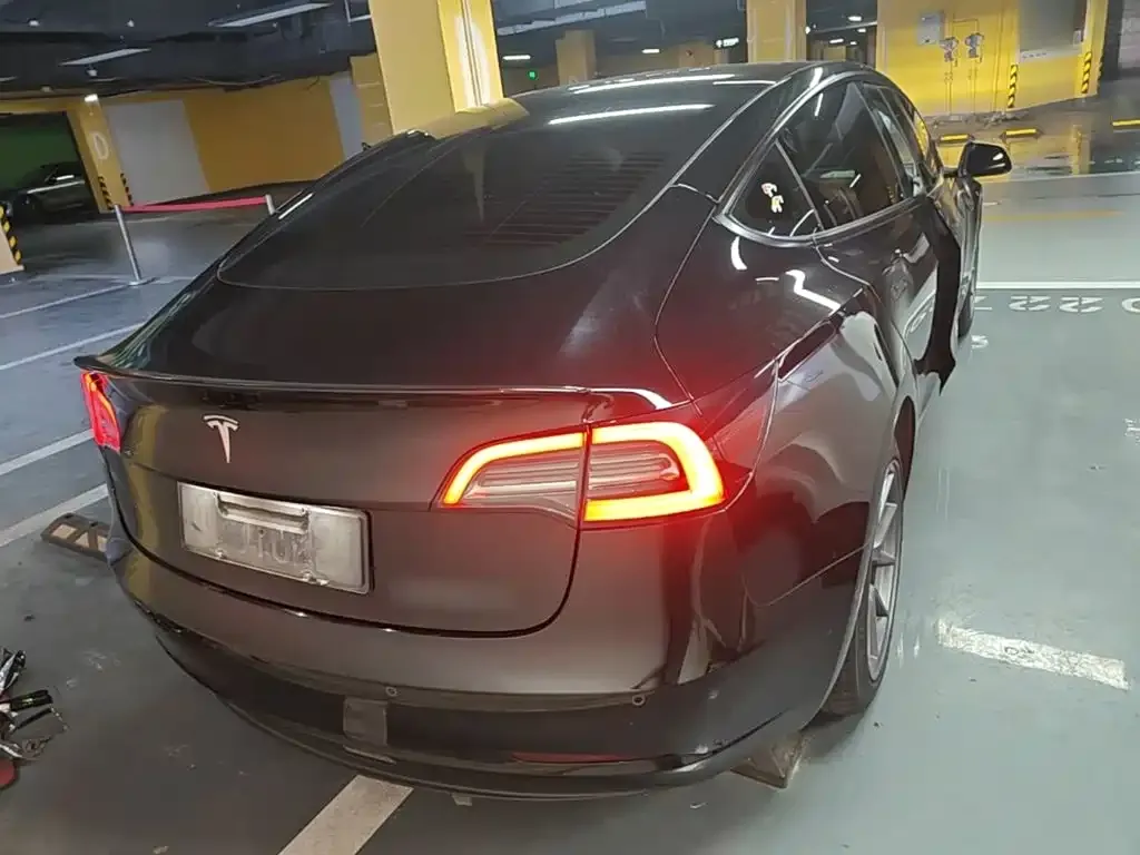 Tesla Model 3 — фото 2