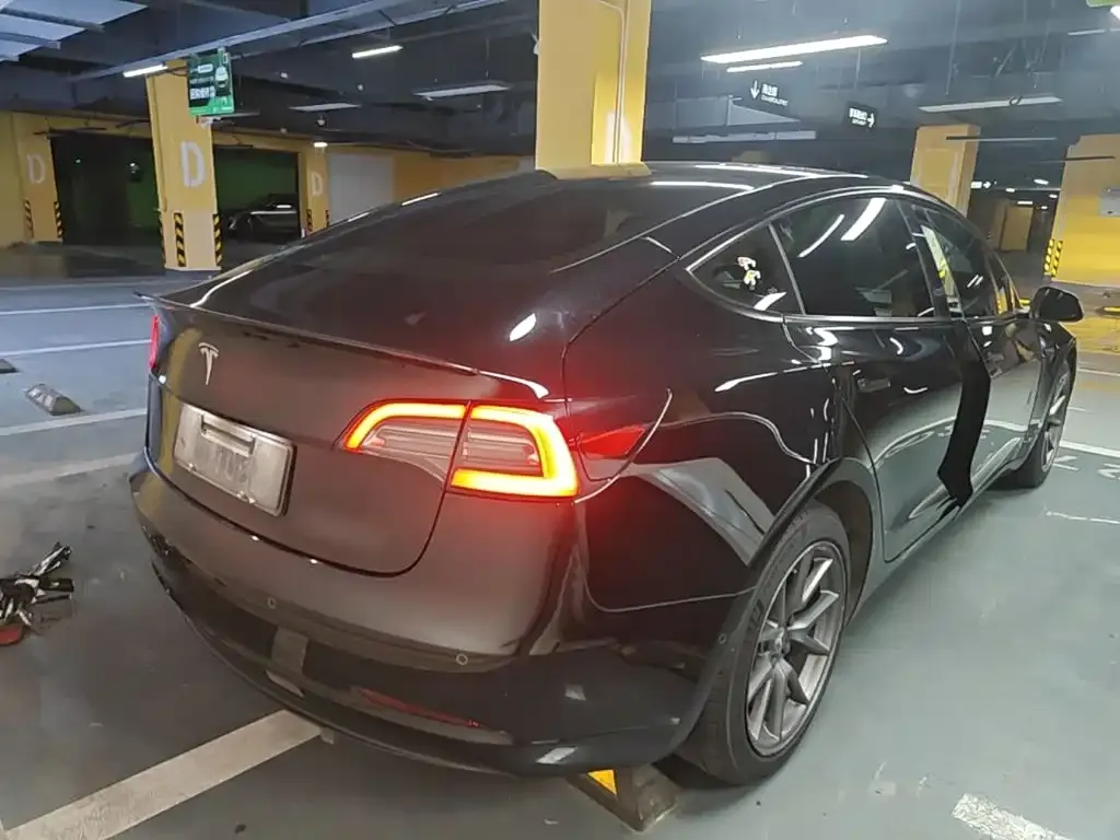 Tesla Model 3 — фото 6