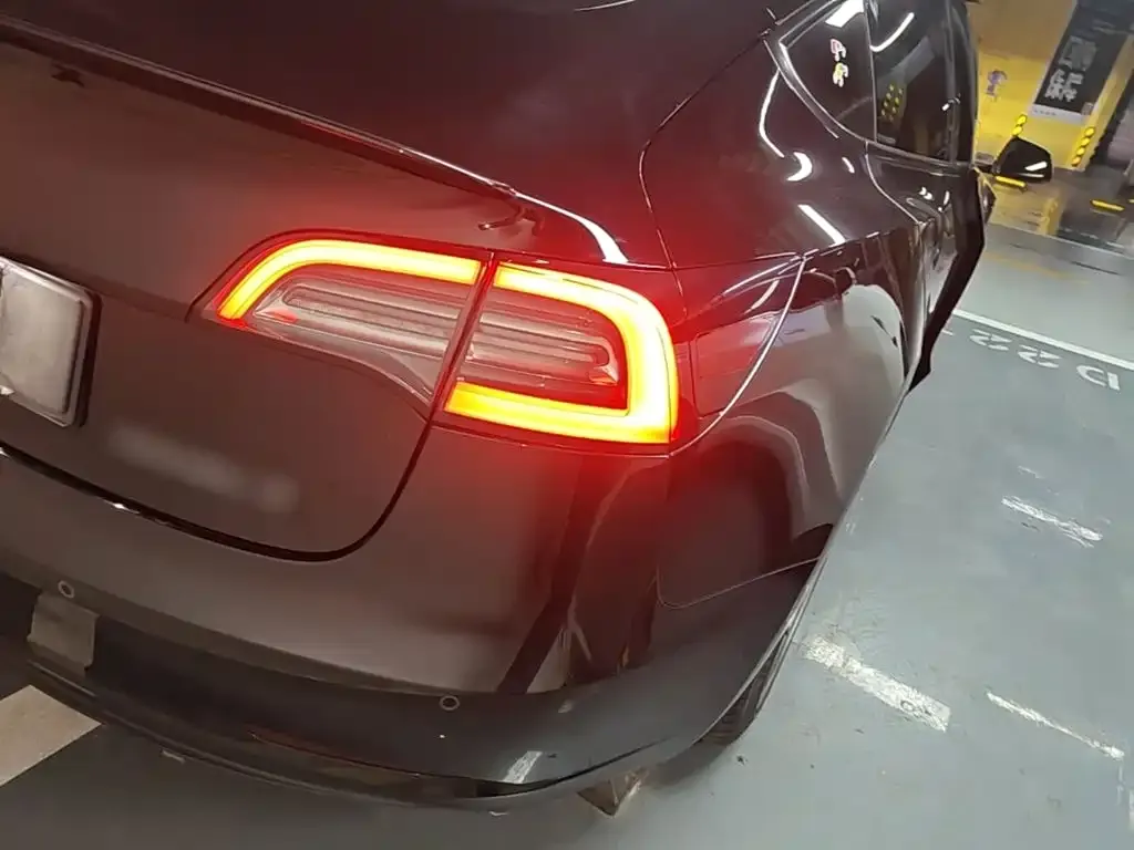 Tesla Model 3 — фото 4