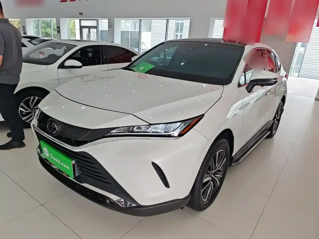 Toyota Harrier — фото 1