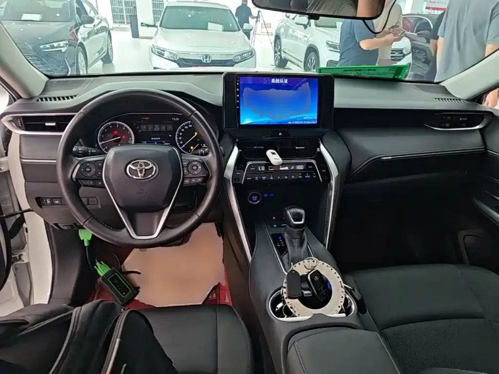 Toyota Harrier — фото 8