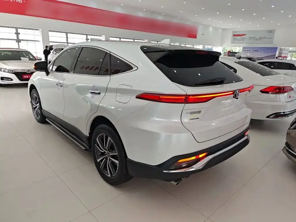 Toyota Harrier — фото 2