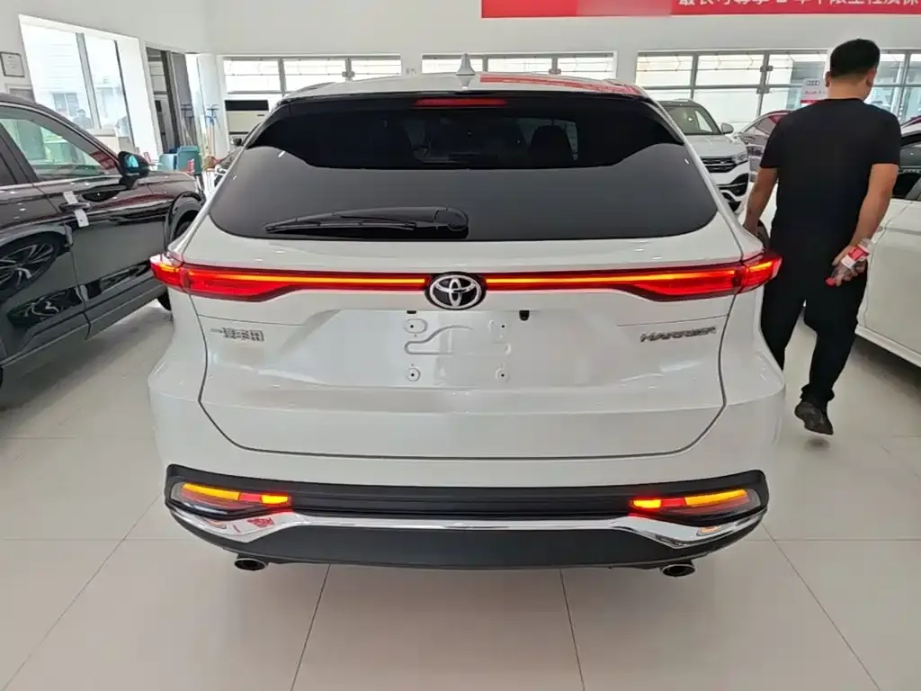 Toyota Harrier — фото 3