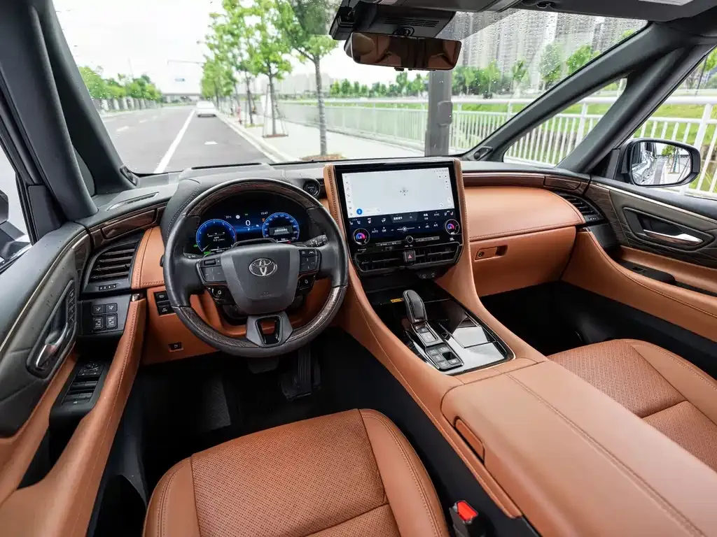 Toyota Alphard — фото 5