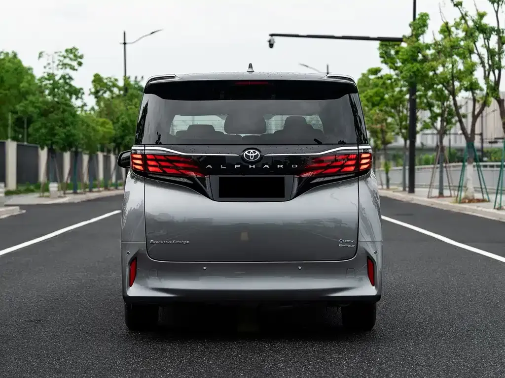 Toyota Alphard — фото 6