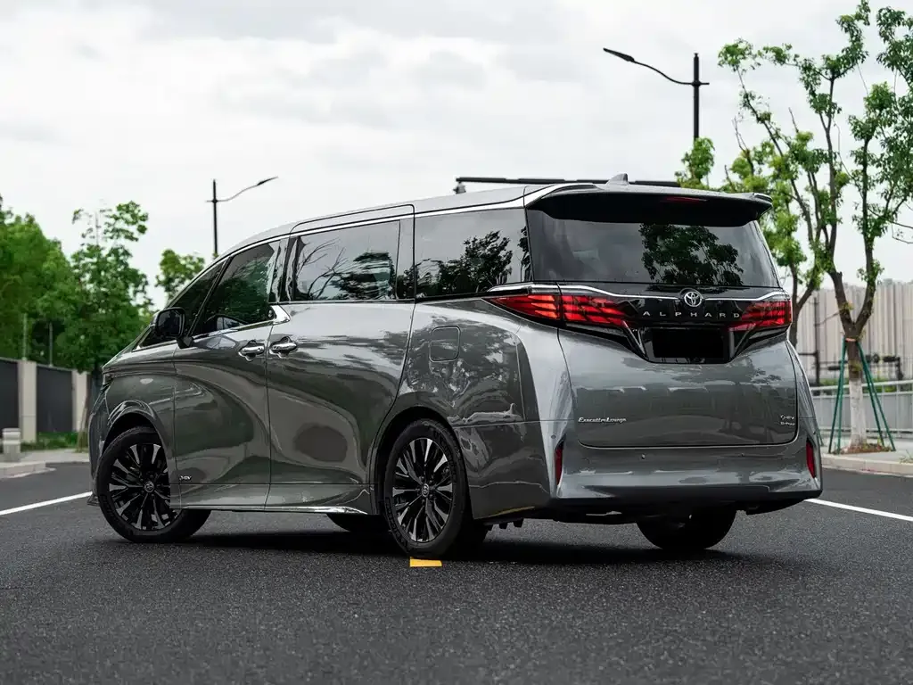 Toyota Alphard — фото 7
