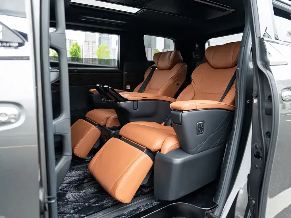 Toyota Alphard — фото 8