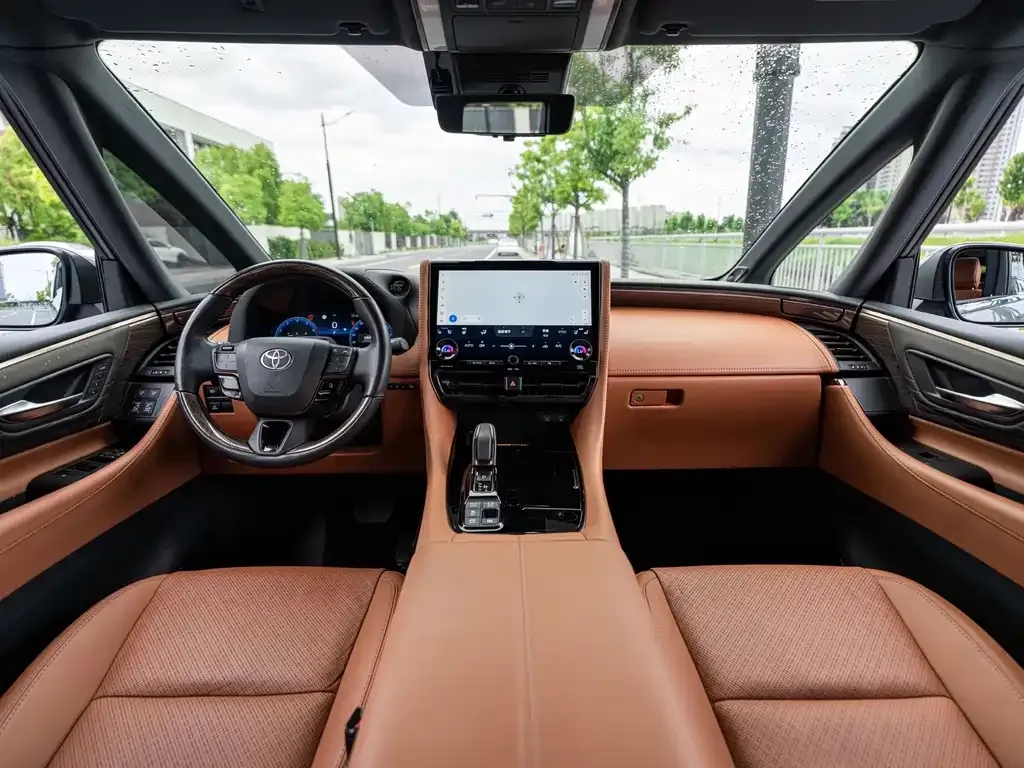 Toyota Alphard — фото 4