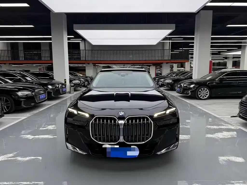 BMW 7 Series — фото 10