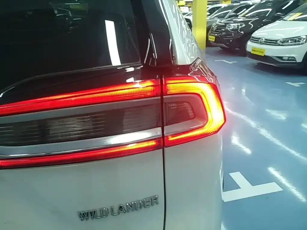 Toyota Wildlander — фото 10