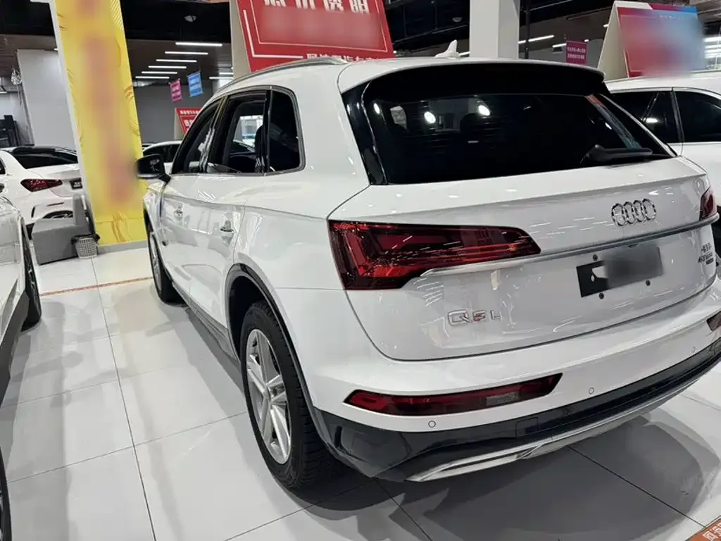 Audi Q5L — фото 8