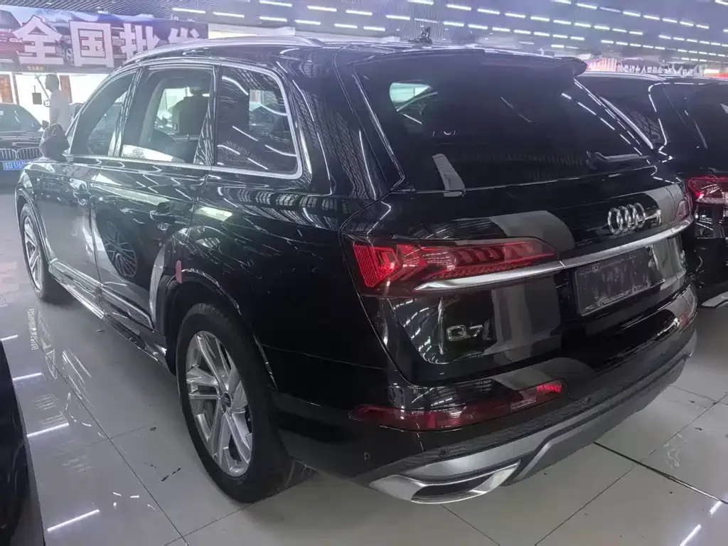 Audi Q7 — фото 6