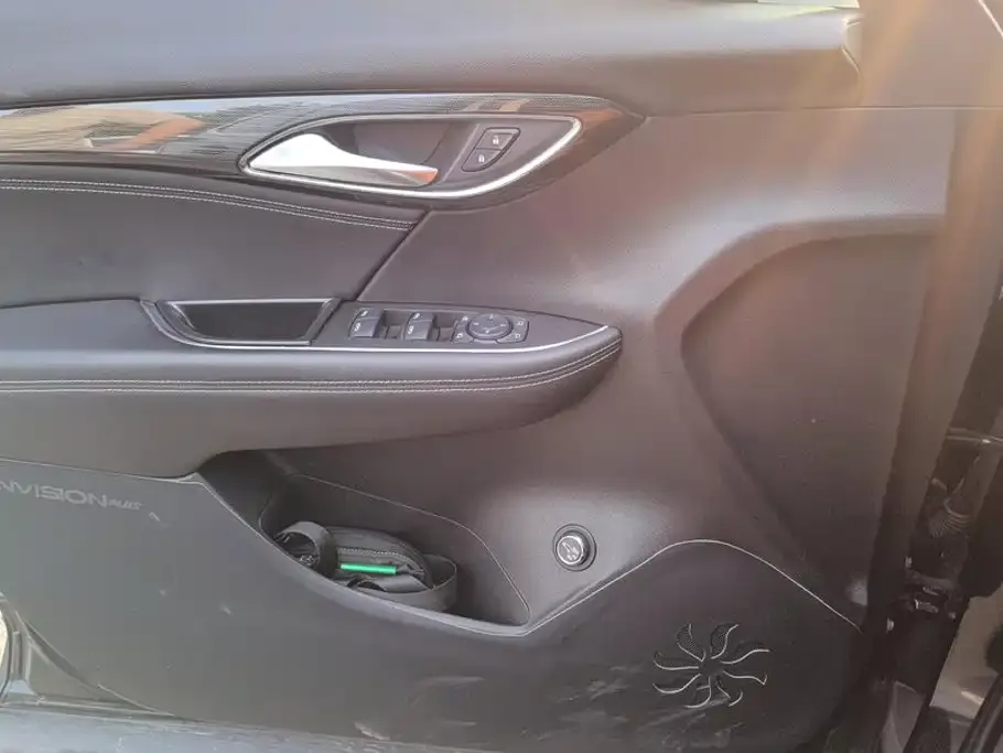 Buick Envision Plus — фото 3