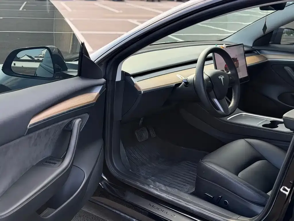 Tesla Model 3 — фото 4