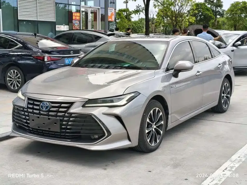 Toyota Avalon — фото 1
