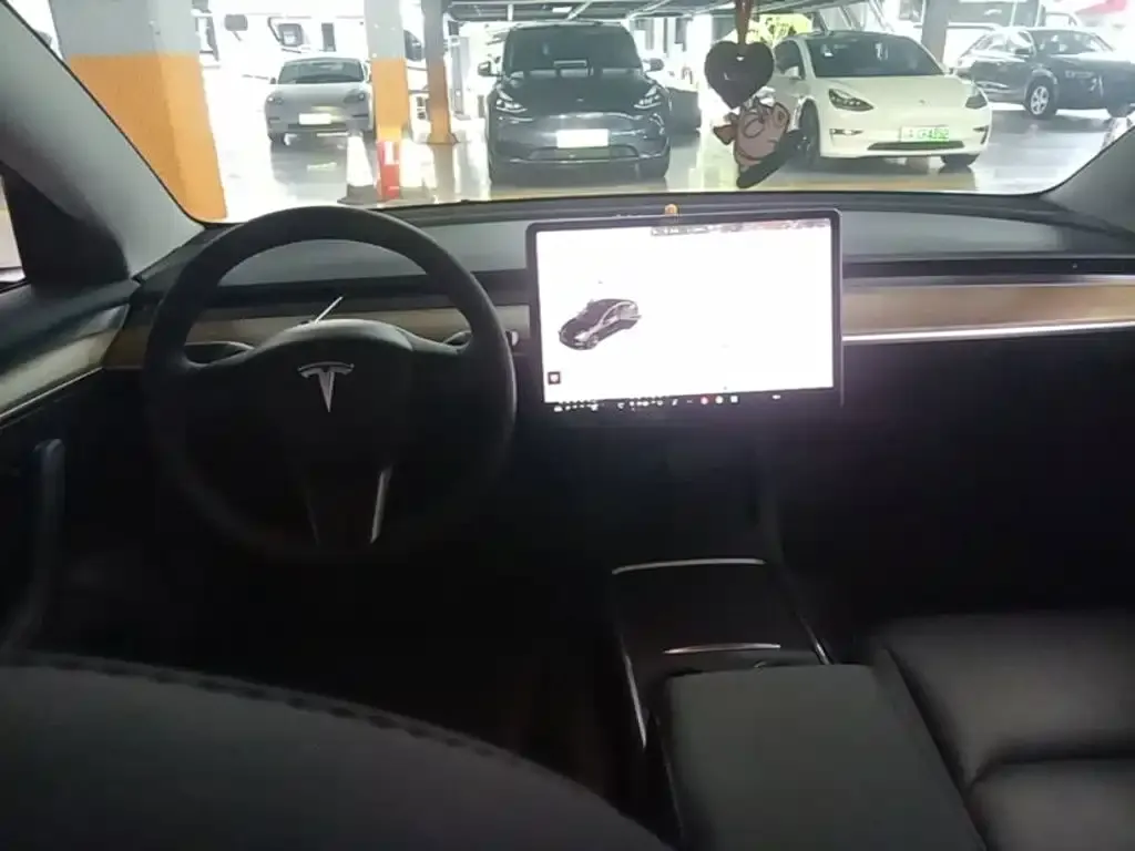 Tesla Model 3 — фото 3