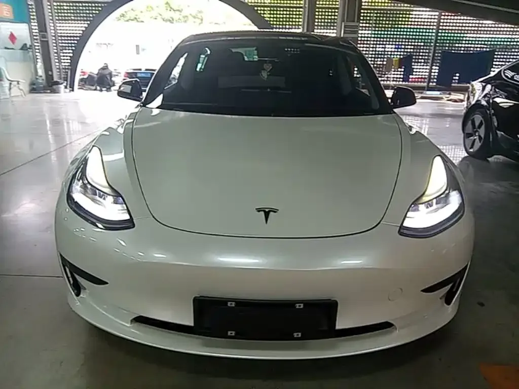 Tesla Model 3 — фото 9
