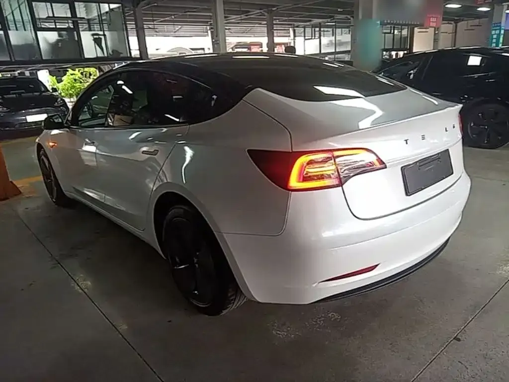 Tesla Model 3 — фото 10