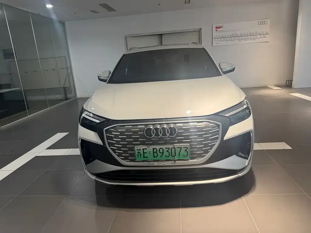 Audi Q4 e-tron — фото 8