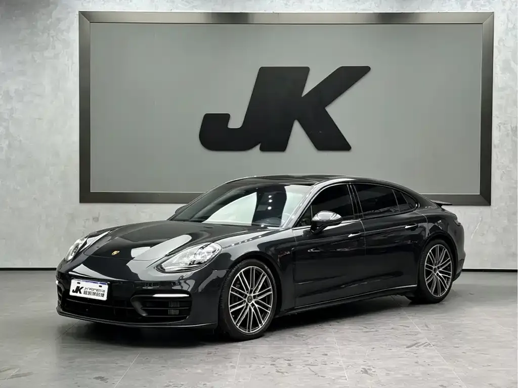 Porsche Panamera — фото 1