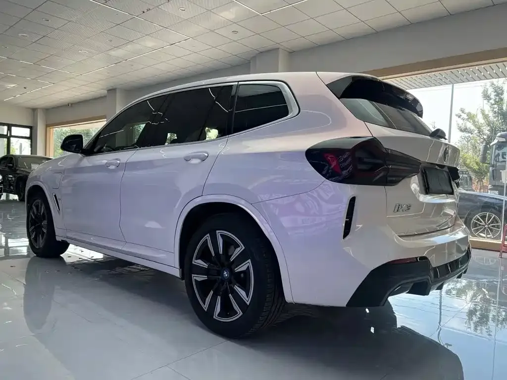 BMW iX3 — фото 4