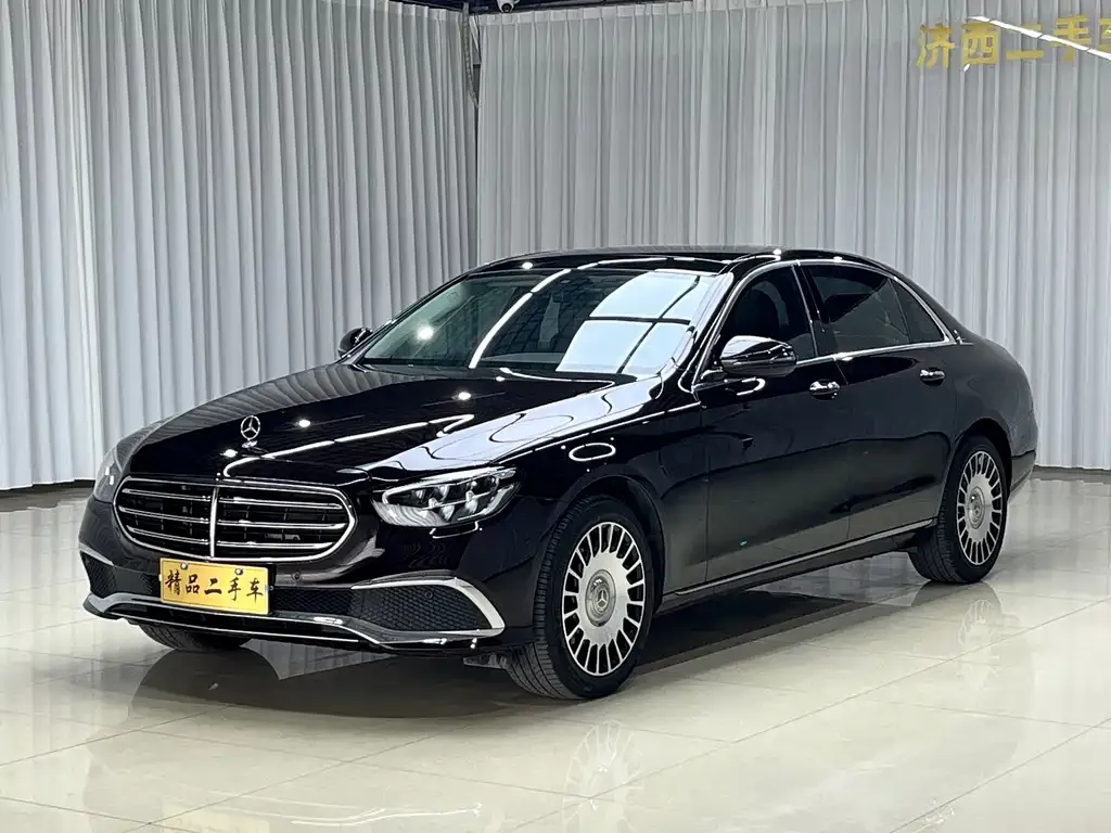 Mercedes-Benz E-Class — фото 1