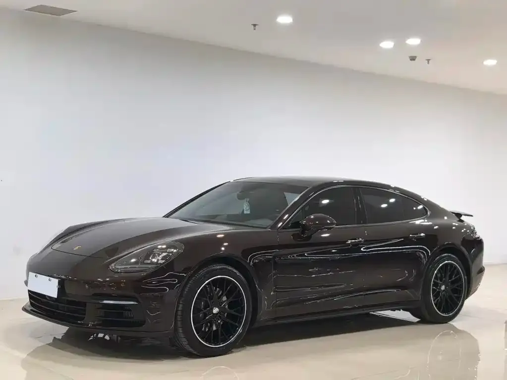 Porsche Panamera — фото 1