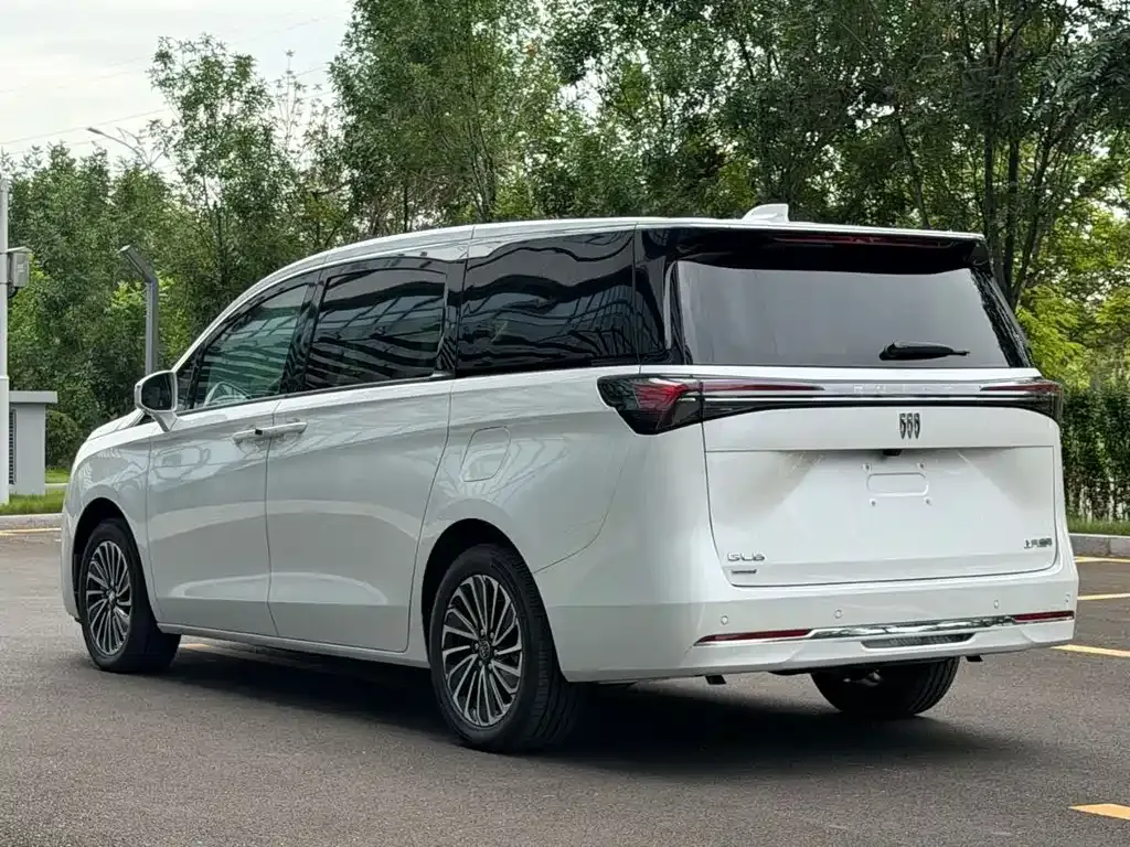 Buick GL8 Hybrid — фото 2