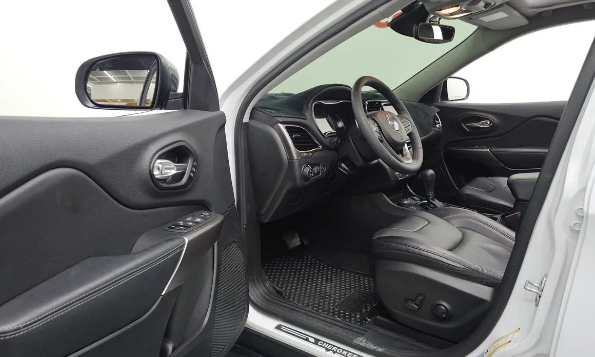 Jeep Cherokee — фото 9