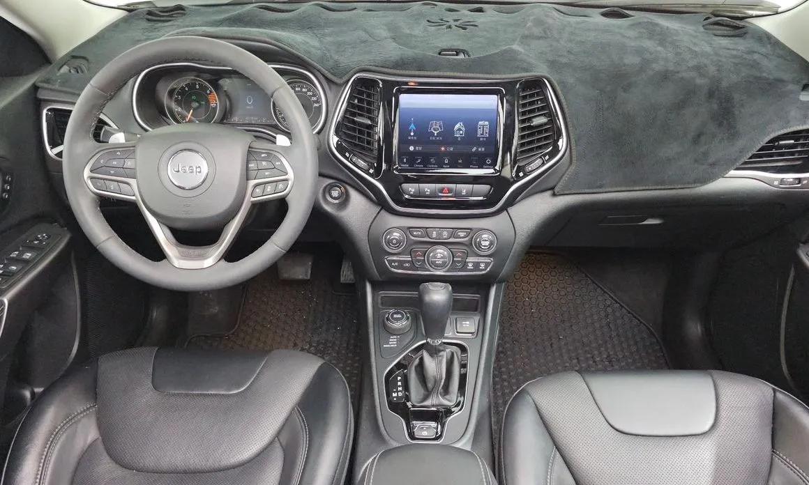 Jeep Cherokee — фото 7