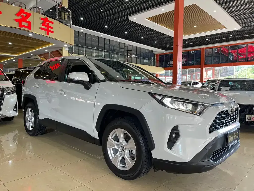 Toyota RAV4 — фото 2