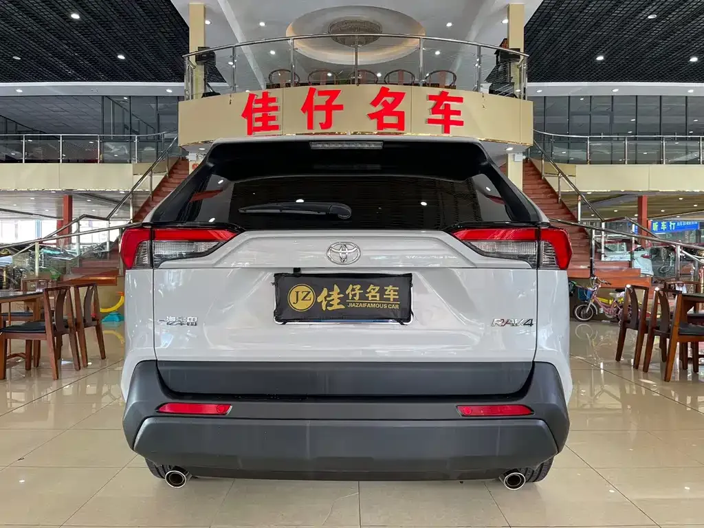 Toyota RAV4 — фото 9
