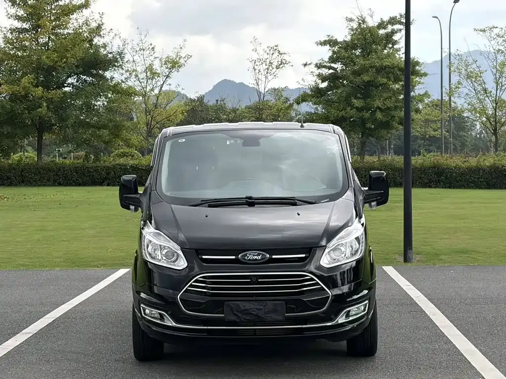 Ford Tourneo — фото 9