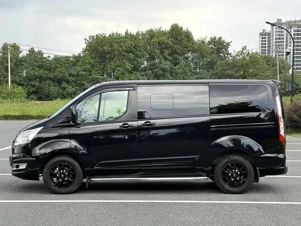 Ford Tourneo — фото 5