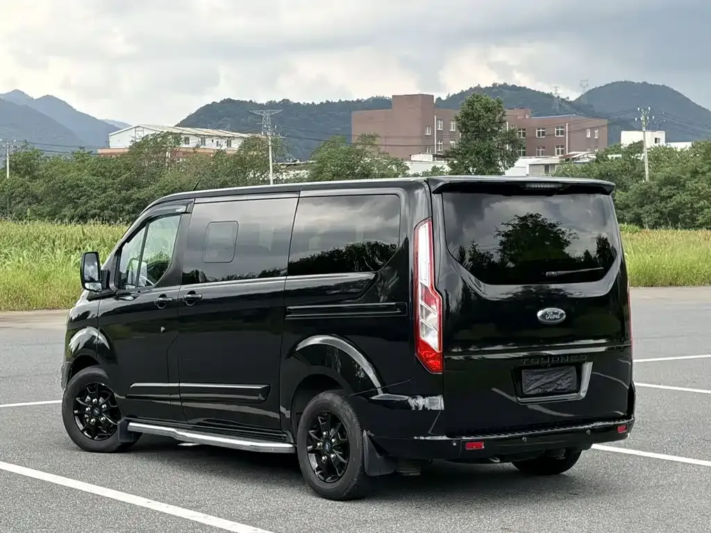 Ford Tourneo — фото 8