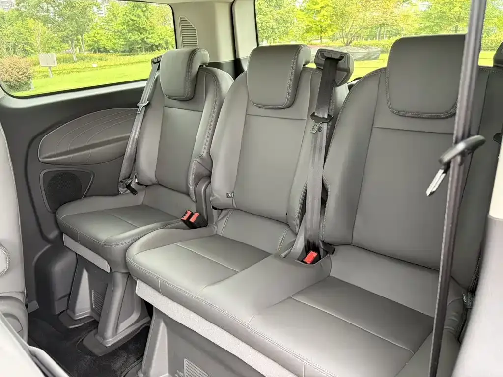 Ford Tourneo — фото 7